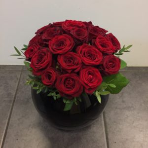 Red Rose Vase arragment in a Glass fish bowl.