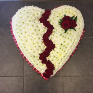 21" Broken Heart with Red Rose Break Detail